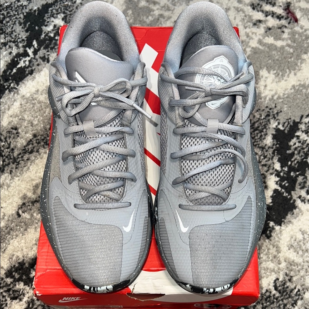 Nike Giannis Zoom Freak 4 Men’s Size 9.5